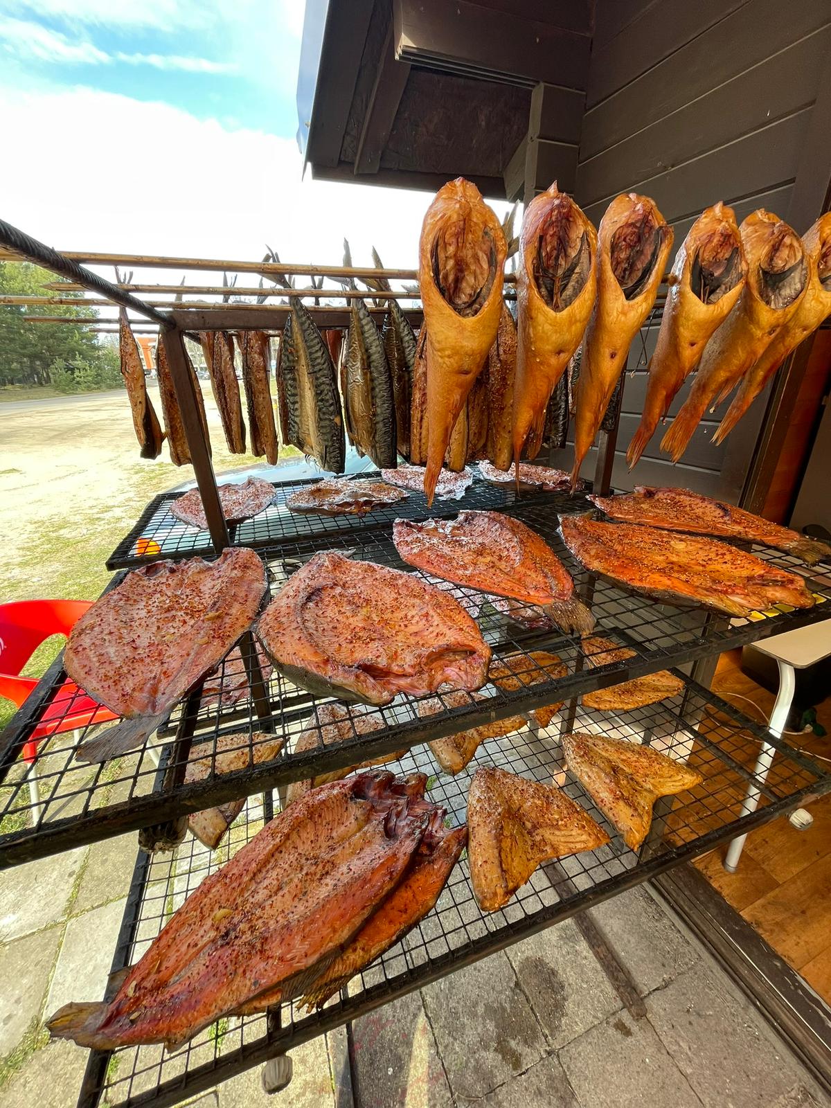 Šviežiai rūkyta žuvis Pas Berniuką rūkykloje Kunigiškiuose